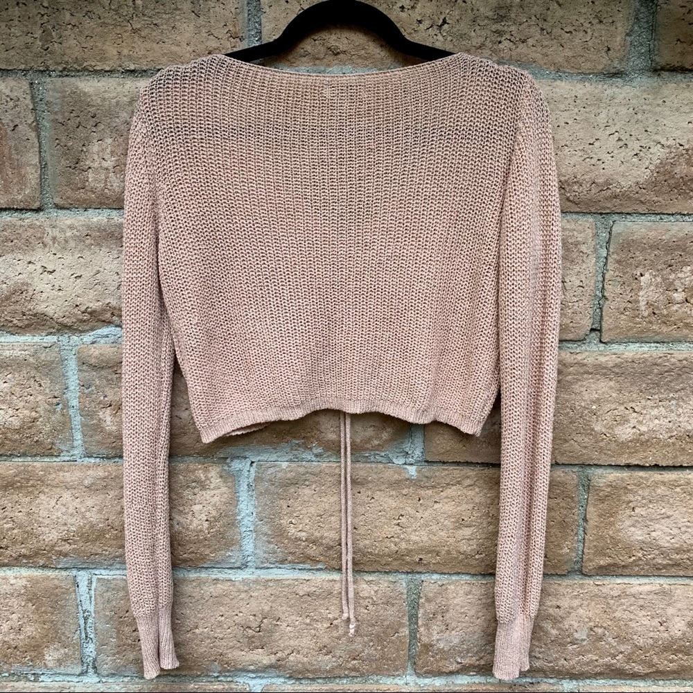 Cinch front crop sweater - Picture 3 of 4